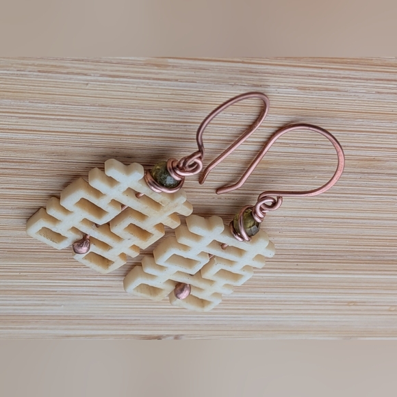 Carved Bone Kanji Earrings Pure Copper Wire Rare Green Apatite Gems - Picture 6 of 11